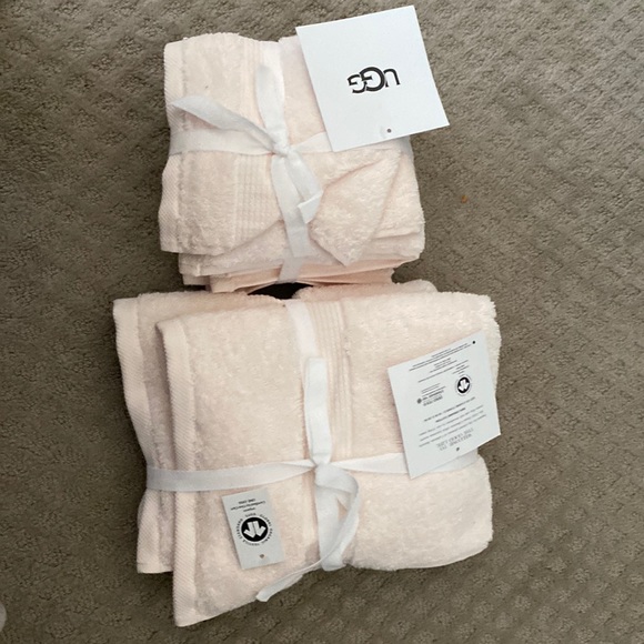 UGG Bath Ugg Hand Towels And Wash Cloths Poshmark